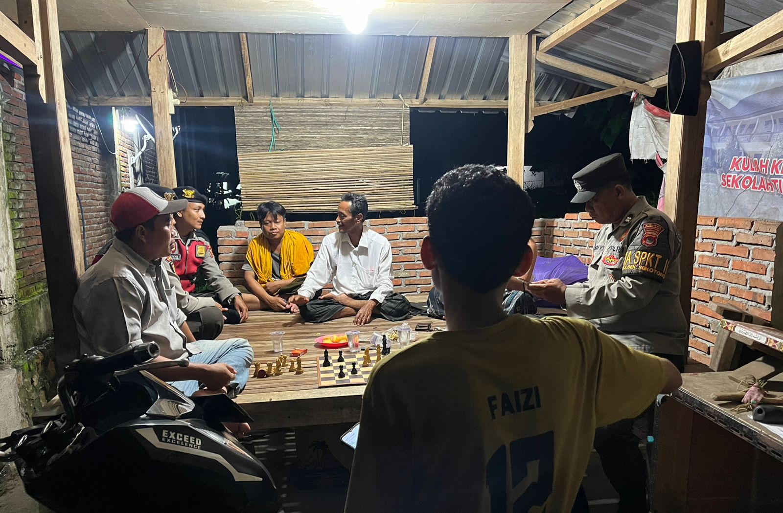 Sinergi Polisi-Warga Sekotong, Patroli Dini Hari Berantas Narkoba & Jaga Kamtibmas