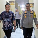 Kapolda NTB IRJEN POL HADI GUNAWAN, S.H.,S.I.K. bertemu dengan dubenur NTB Dr. Lalu Muhamad Iqbal , di ruang kerja Kapolda NTB