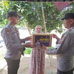 Wujud Kepedulian, Polsek Lembar Kawasan Pelabuhan Lembar Gelar Jumat Peduli