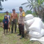 Bhabinkamtibmas Desa Beleka Dorong Warga Manfaatkan Pekarangan untuk Ketahanan Pangan