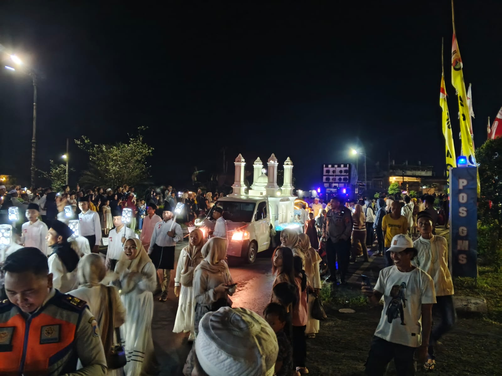 Masyarakat Apresiasi Polisi, Pawai Takbiran di Gerung Aman & Lancar