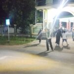 Khusyuk Beribadah, Polisi Siaga Kawal Tarawih di Sekotong