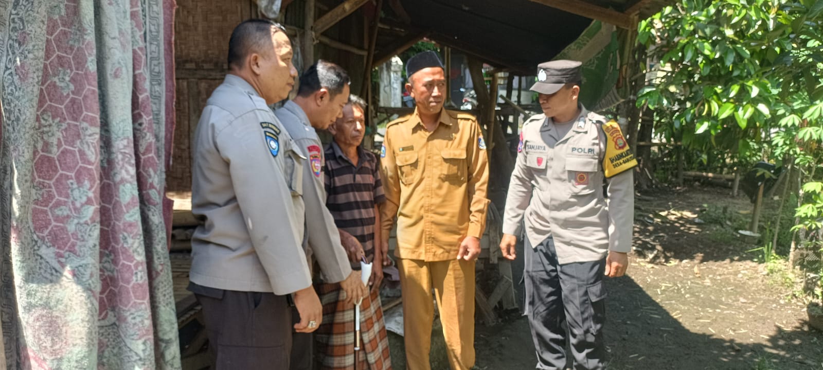 Polres Lombok Barat Salurkan Bantuan Tongkat