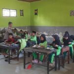 Polsek Lembar Pastikan Program Makan Bergizi Gratis Berjalan Aman dan Lancar