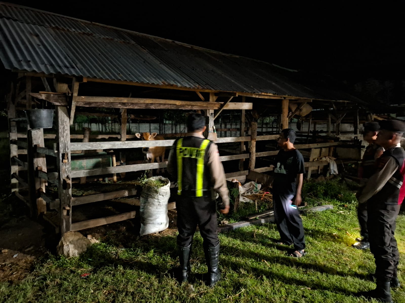 Keamanan Masyarakat Ditingkatkan, Polsek Sekotong Rutin Patroli Malam
