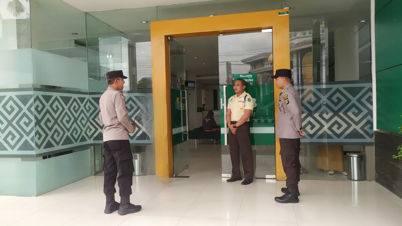 Tingkatkan Keamanan, Polsek Gerung Intensifkan Patroli Antisipasi Premanisme dan Kejahatan Lainnya