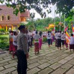 Pengambilan Air Suci Waisak di Kemalik Tendaun Berjalan Aman