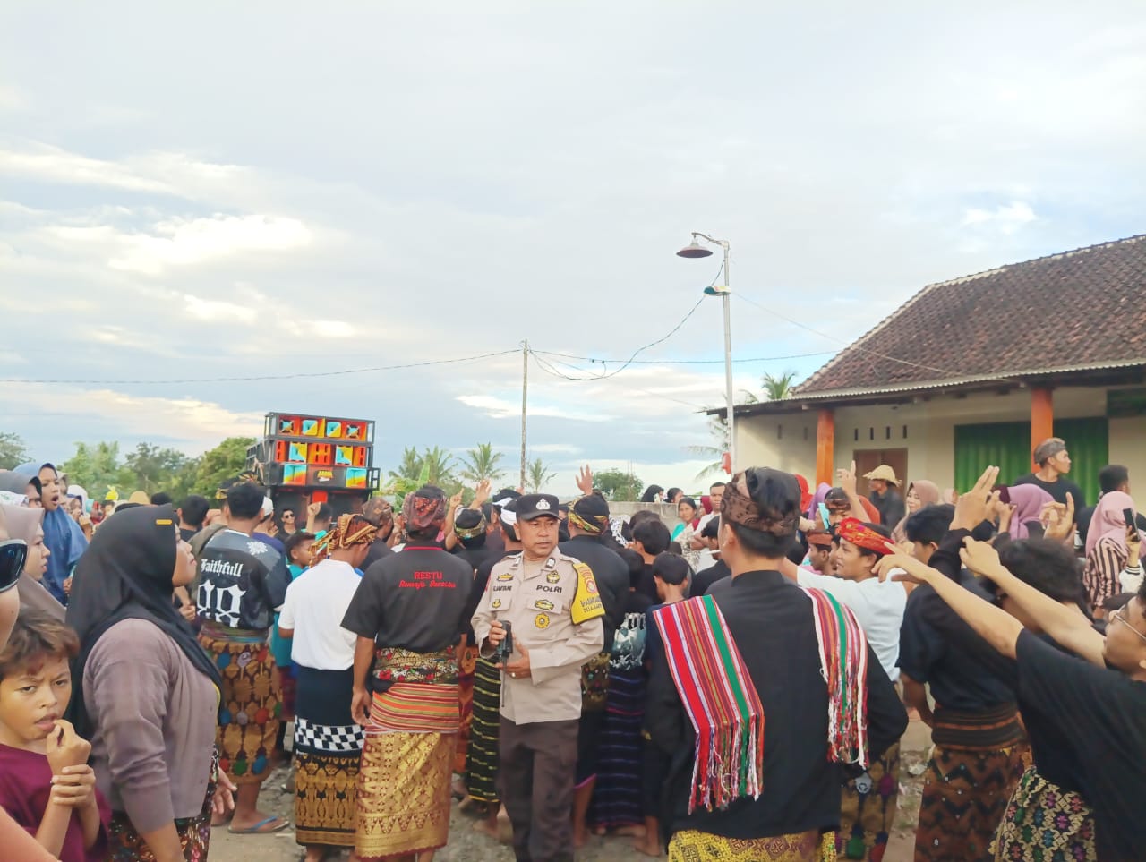 Sinergi Budaya dan Keamanan: Nyongkolan Berjalan Lancar di Lombok