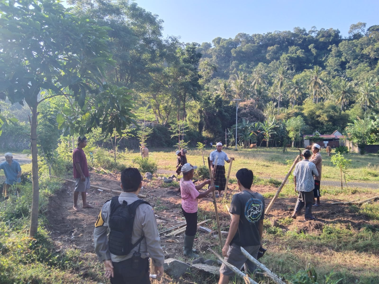 Peran Aktif Polsek Batulayar dalam Program Ketahanan Pangan Masyarakat