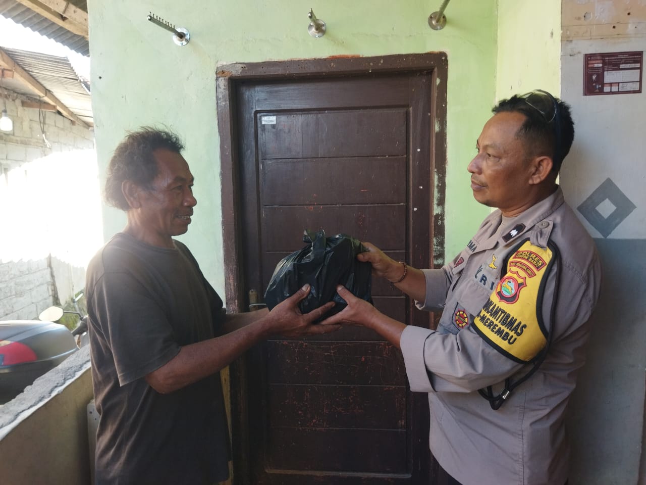 Nutrisi Mantap: Inovasi Polsek Labuapi Tingkatkan Kesehatan Warga