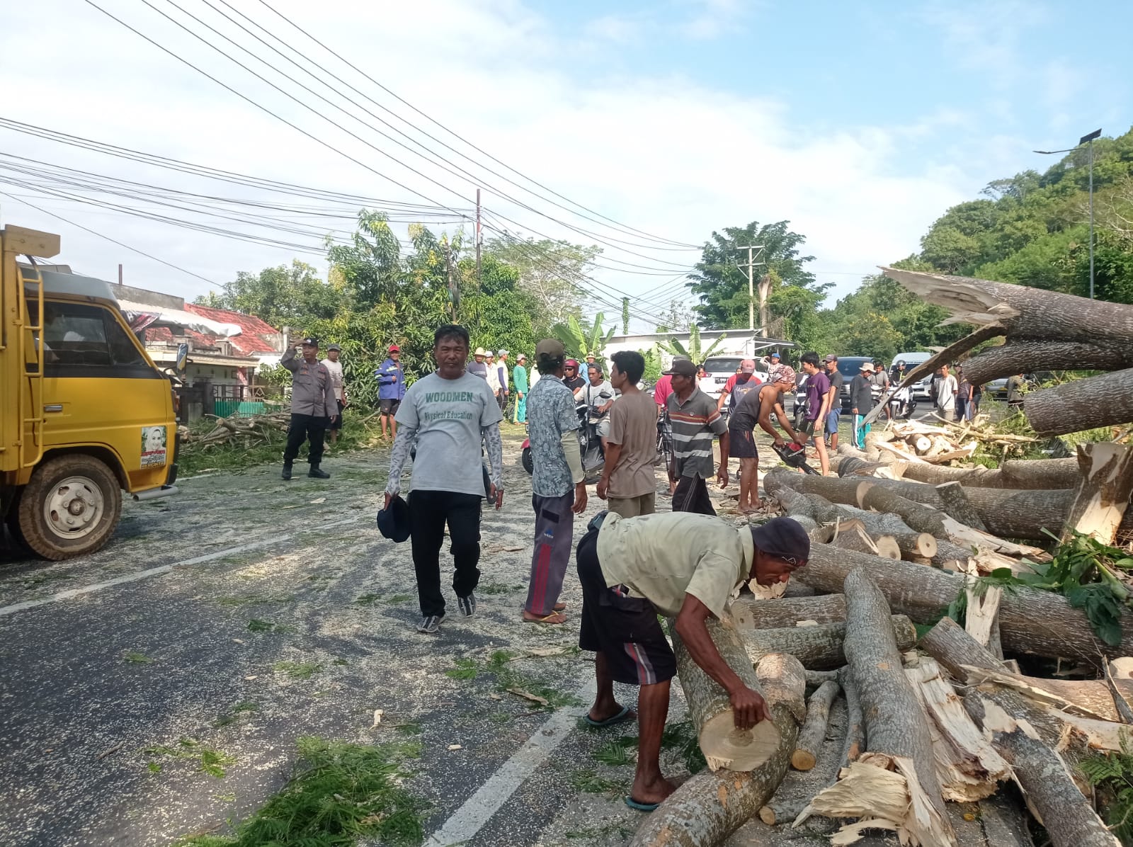Respons Cepat Polsek Lembar Jaga Kamtibmas di Kegiatan Warga