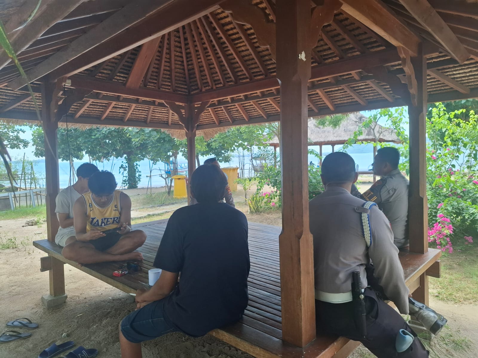 Polisi Aktif Jaga Kamtibmas, Patroli Dialogis Sentuh Warga Sekotong