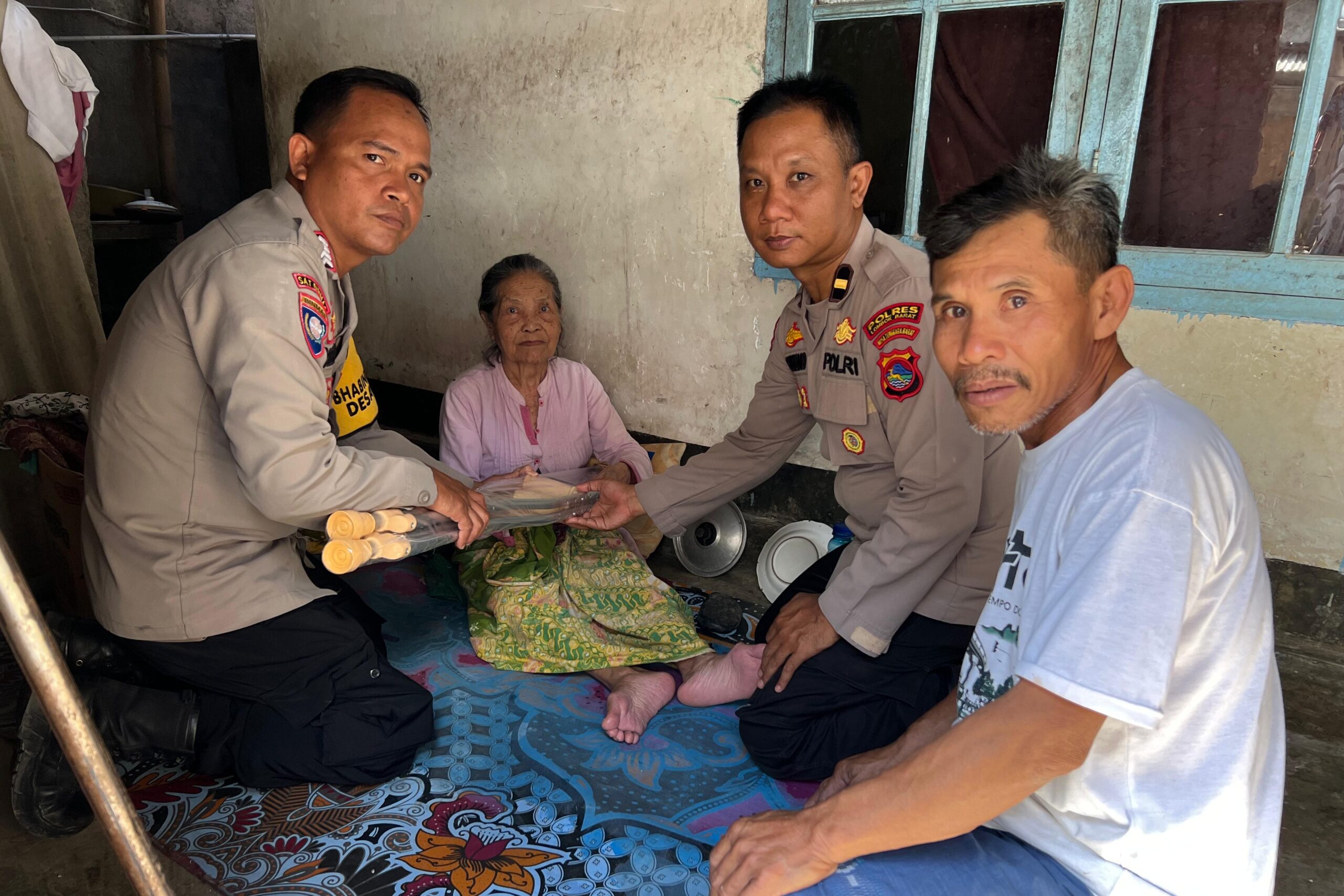 Sinergi Polri dan Masyarakat, Polres Lombok Barat Salurkan Bantuan Sosial