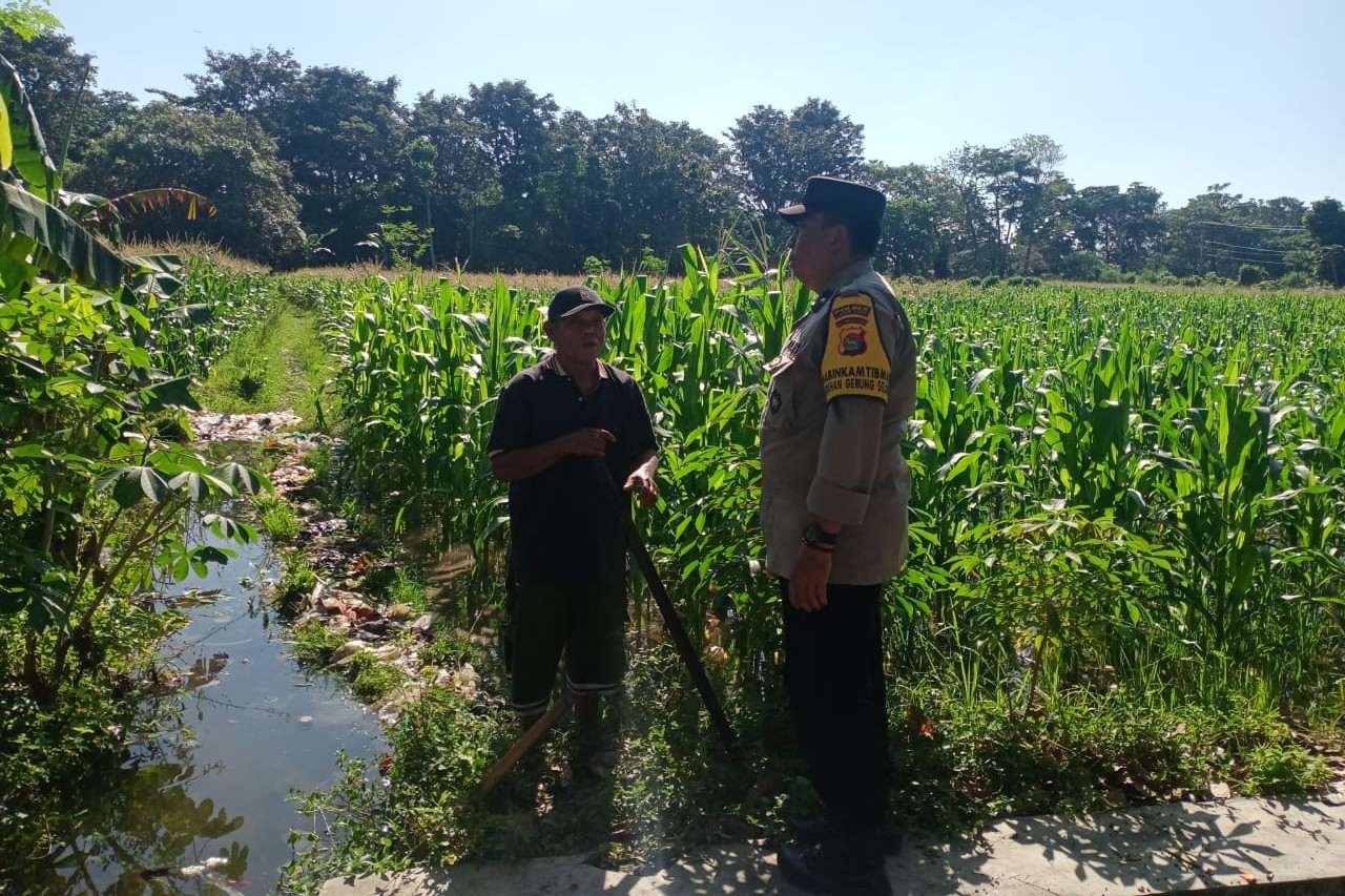 Bhabinkamtibmas Gerung Selatan Perkuat Ketahanan Pangan dan Kamtibmas Melalui Silaturahmi