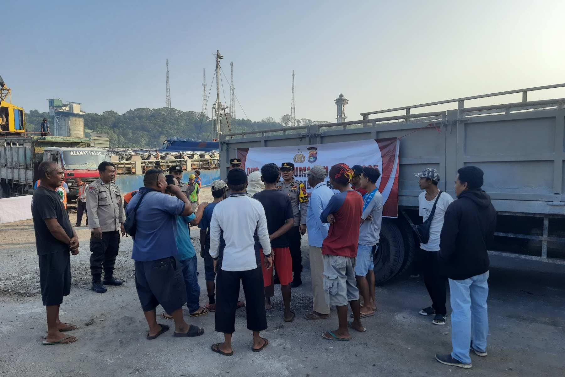 Polisi Ajak Sopir Jaga Keamanan Pelabuhan Lembar