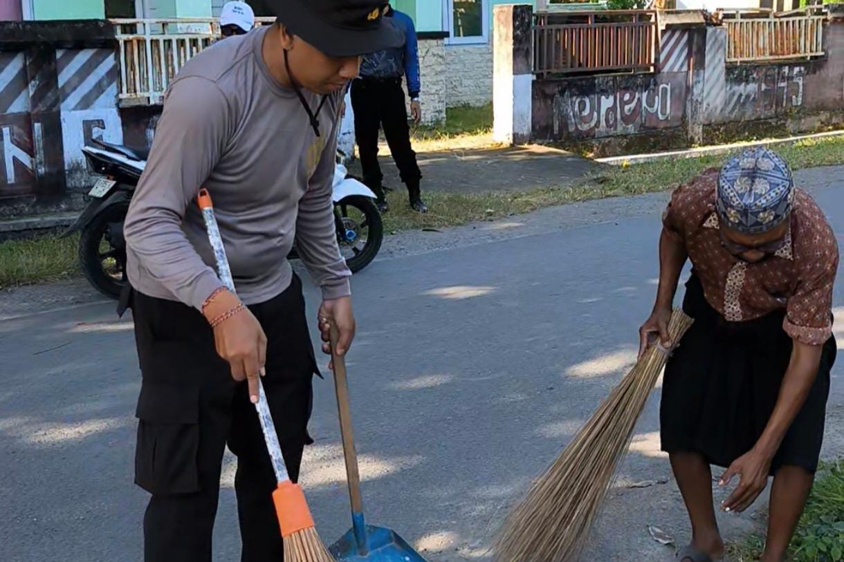 Polsek Batulayar Gelar Bakti Sosial Hari Bhayangkara di Senggigi