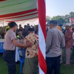 Warga Labuapi Terima Layanan Kesehatan dan Bansos Gratis dari Polri