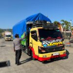 Pengamanan Ketat Bongkaran KMP SURYA 777 di Pelabuhan Lembar Berjalan Lancar