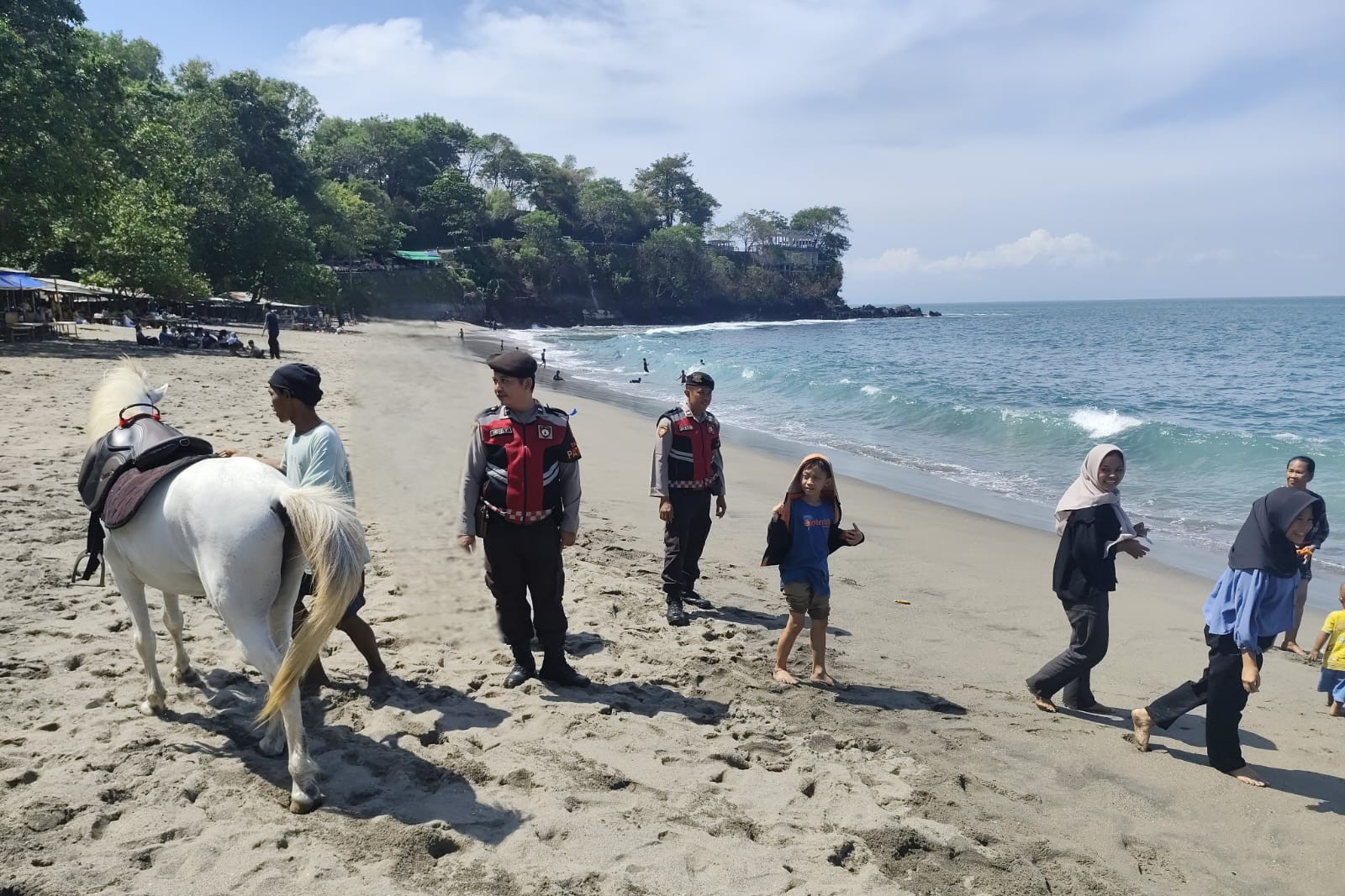 Sat Samapta Polres Lombok Barat Intensifkan Patroli Wisata di Desa Lembar