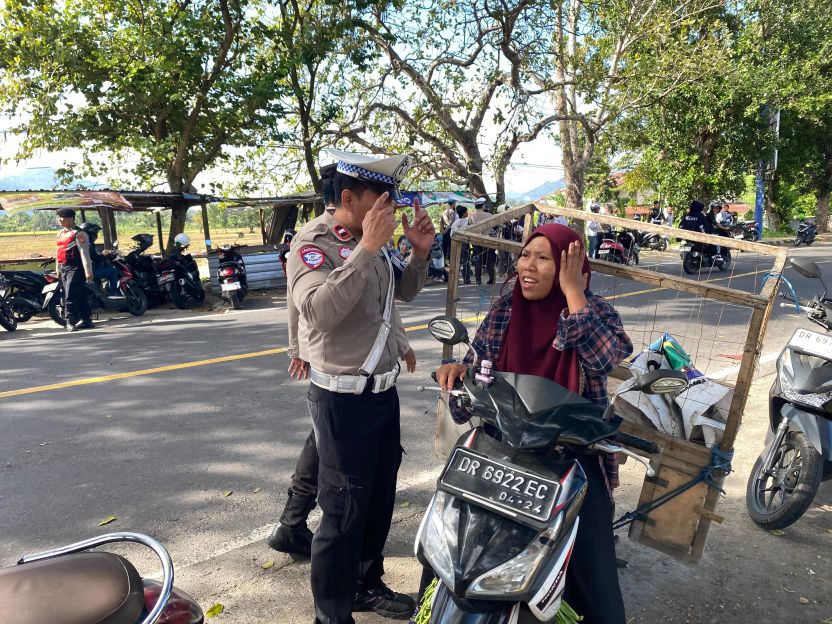 Kamseltibcar Lantas Diperkuat, Polres Lombok Barat Gelar Operasi di Kecamatan Gerung