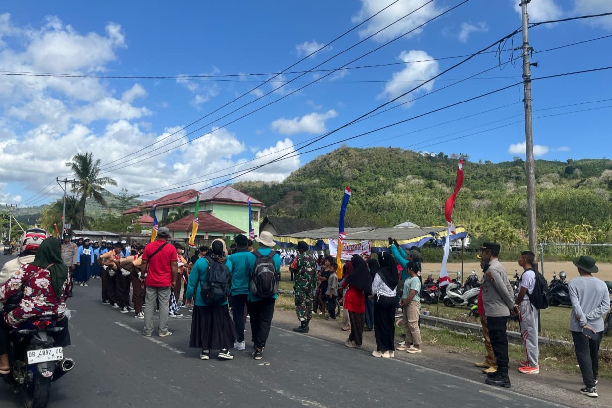 Semarak Lomba Gerak Jalan HUT RI ke-80 di Sekotong Berlangsung Meriah dan Aman
