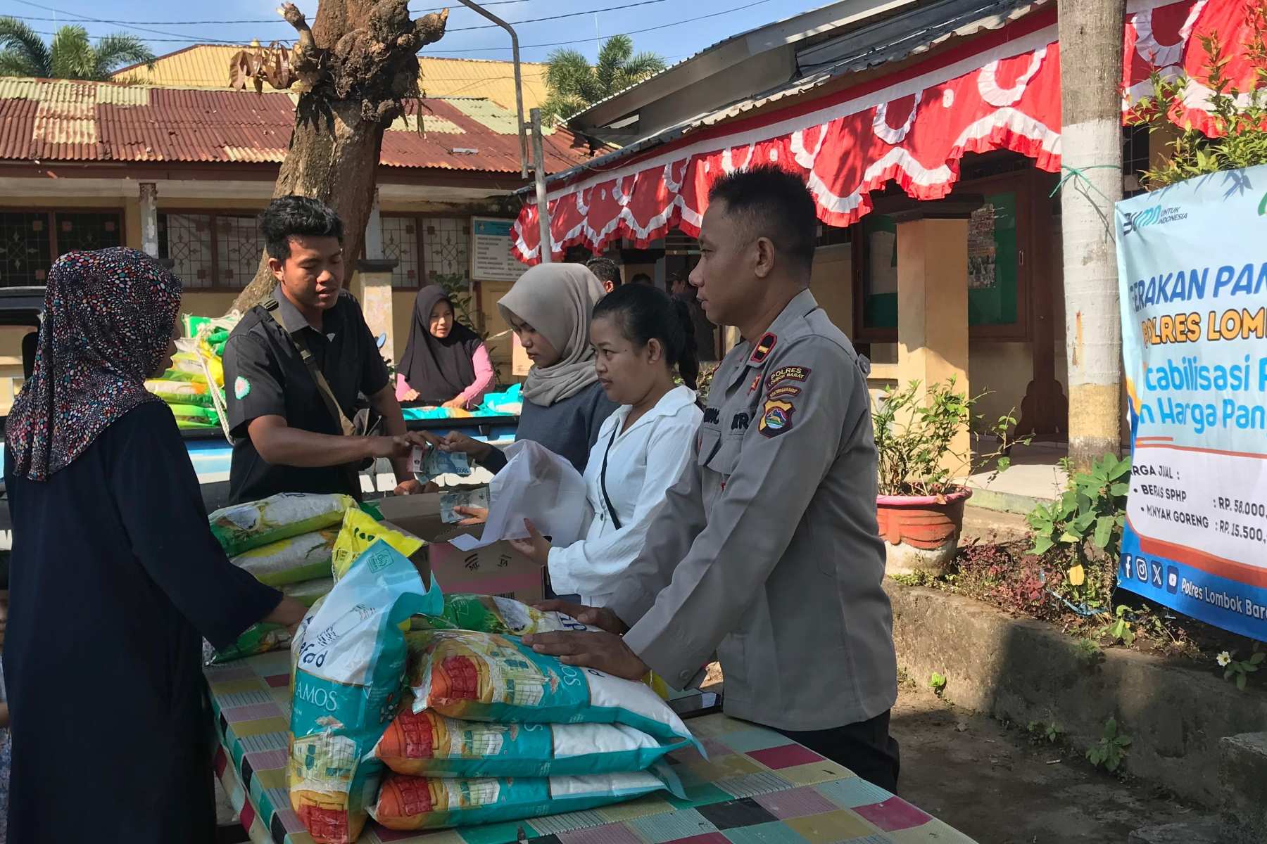 Bulog NTB dan Polres Lombok Barat Pastikan Ketersediaan Pangan Murah di Kediri