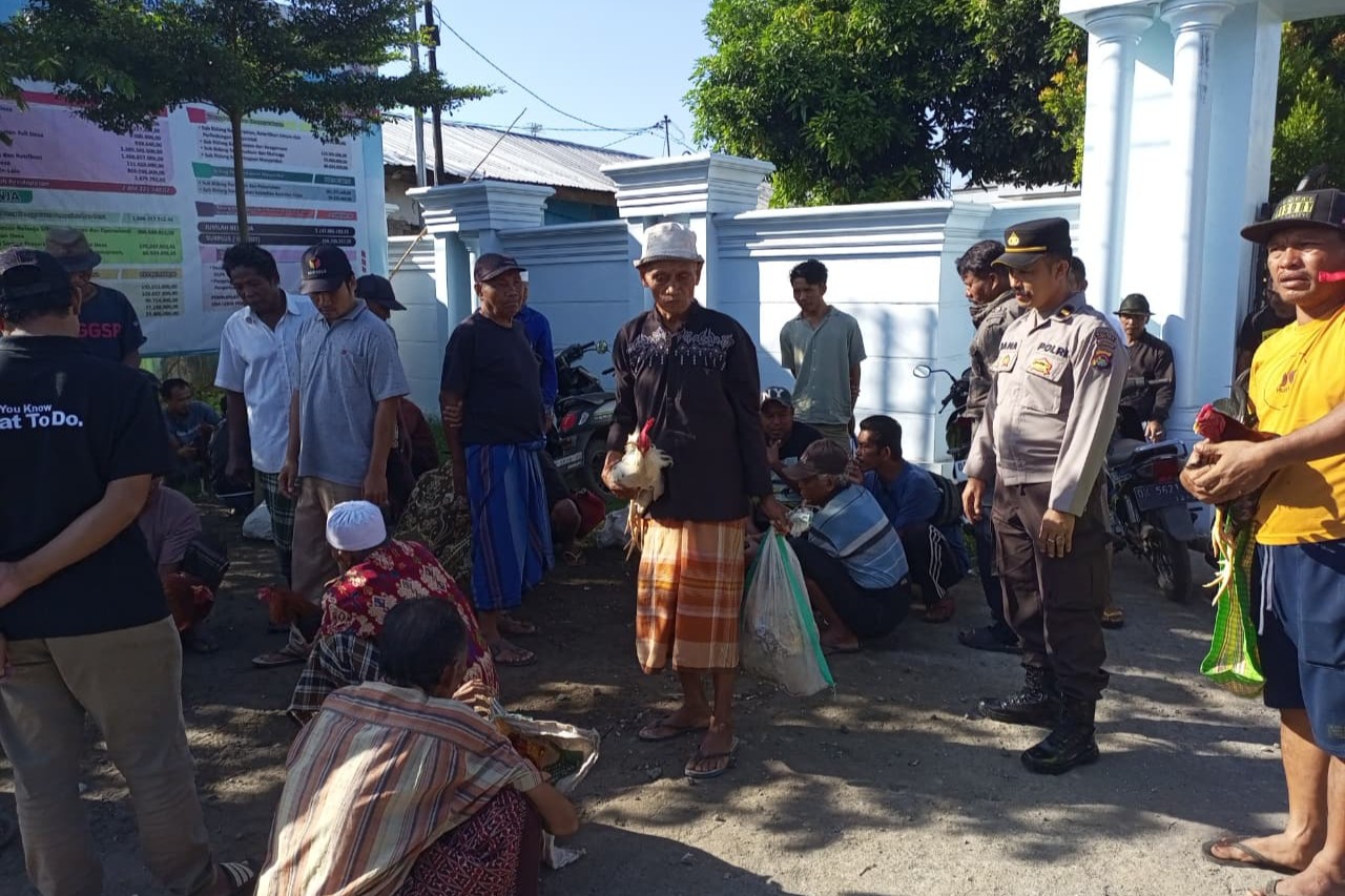 Silaturahmi Polres Lombok Barat di Pasar Segenter Warga Diajak Aktif Jaga Keamanan
