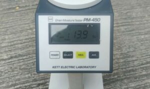 Dukung Ketahanan Pangan, Polsek Gerung Awasi Penyaluran 4,5 Ton Jagung